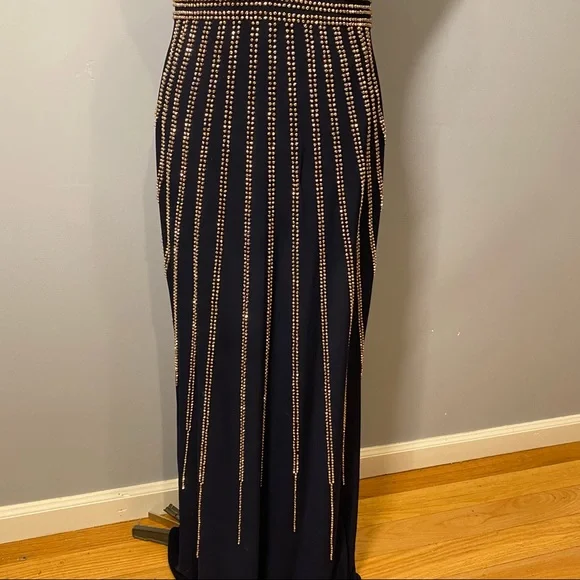 Stunning Art Deco Formal Gown - Picture 4 of 9